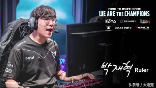 他被校园中 他被校园中